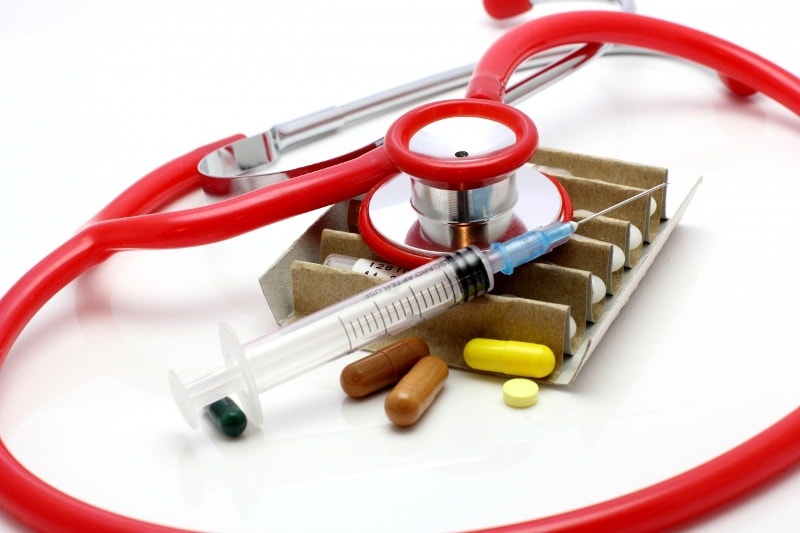 Медицинские инструменты и лекарства