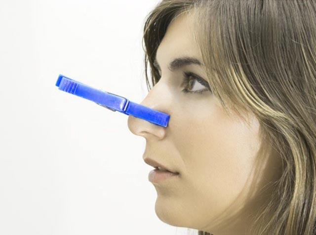 Трудности с дыханием носом - одна из причин искривленности носовой перегородки