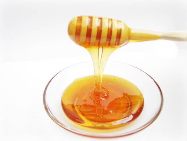Прозрачная тарелка с мёдом